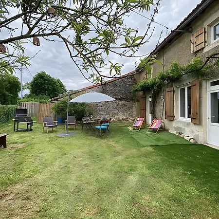 بيت للعطل La Grange Des Zarts Champagné-le-Sec